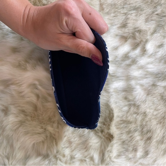 NWOT Vera Bradley Blue and White Sunglass Case - Picture 3 of 3